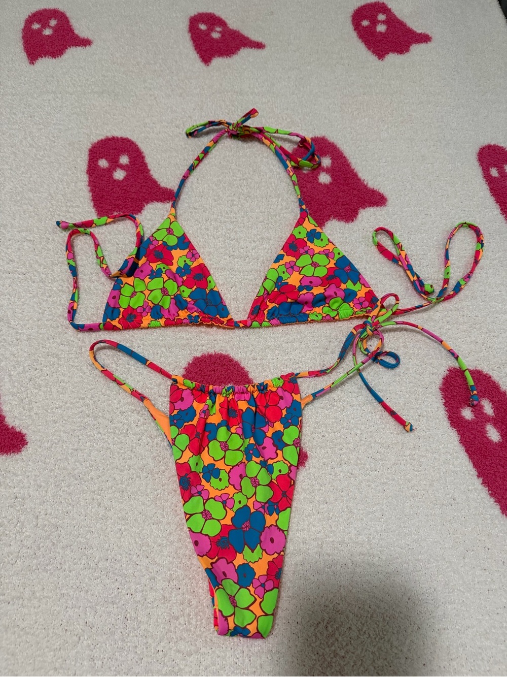 New Frankie’s Floral Tie-String Bikini Set